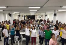 Bayron caro, candidato a la Alcaldía de Itagüí, ¿aguardiente a cambio de votos? Bayron caro, candidato a la Alcaldía de Itagüí, ¿aguardiente a cambio de votos? - ItagüíHoy