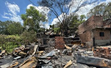 17 viviendas incineradas totalmente es el saldo del voraz incendio en Itagüí