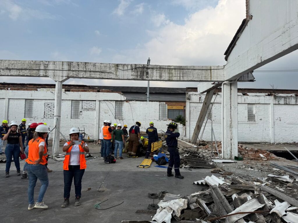 Dos obreros heridos deja el colapso parcial de estructura en demolición