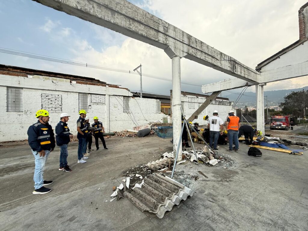 Dos obreros heridos deja el colapso parcial de estructura en demolición