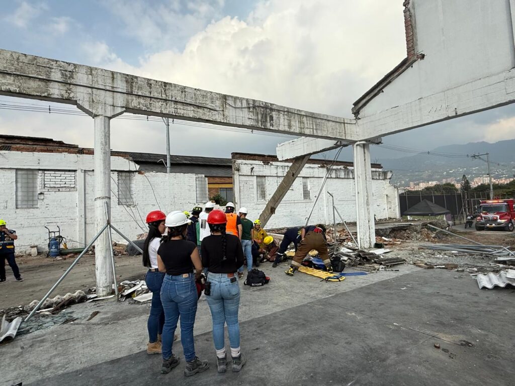 Dos obreros heridos deja el colapso parcial de estructura en demolición