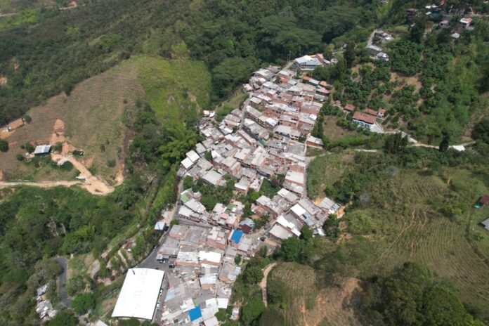 WhatsApp Image 2025-03-19 at 1.23.26 PM Funcionarios de la Alcaldía de Itagüí agredidos en operativo de demolición