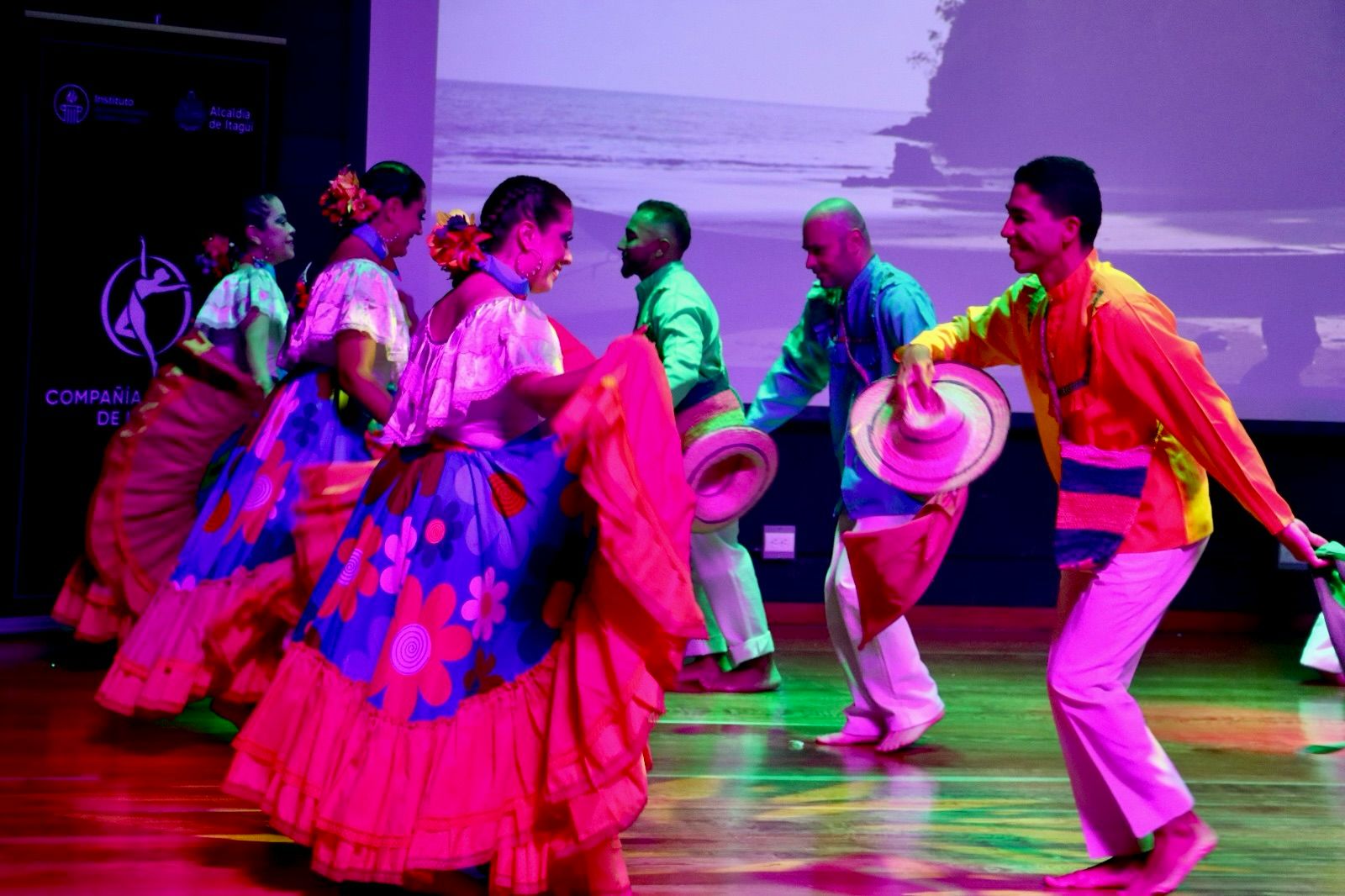Itagüí lanzó su Compañía de Danza con más de 70 artistas en escena - Itagüí Hoy | Noticias de Itagüí