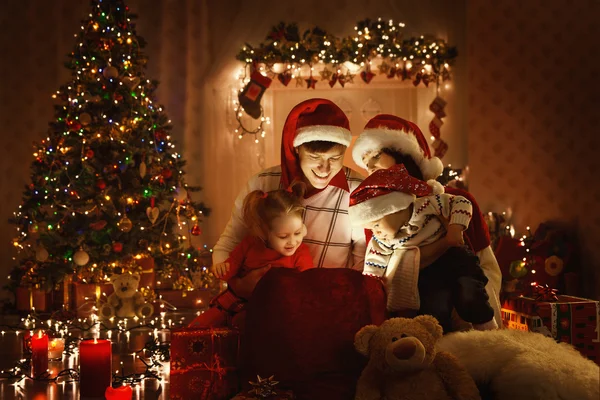 depositphotos_128711320-stock-photo-christmas-family-open-present-gift
