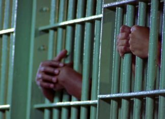 Condenan a más de 10 años - robo joyería