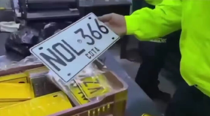 Desmantelan en Itagüí taller clandestino de placas falsas: 10 capturados y más de 500 incautadas