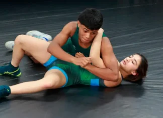 Kevin Gómez, la promesa itagüiseña de 16 años que se abre camino en la lucha libre colombiana