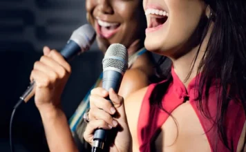 ¿Listos para cantar? Este viernes habrá karaoke para volver a los clásicos en Itagüí